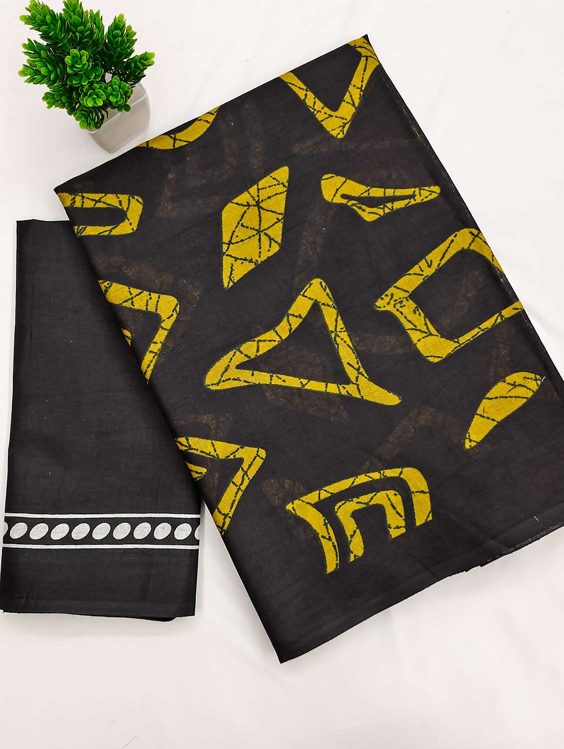 women printed casual wear saree with blouse - 21905332 - Standard Image - 4