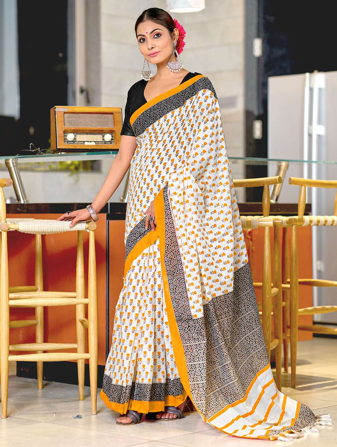 women printed casual wear saree with blouse