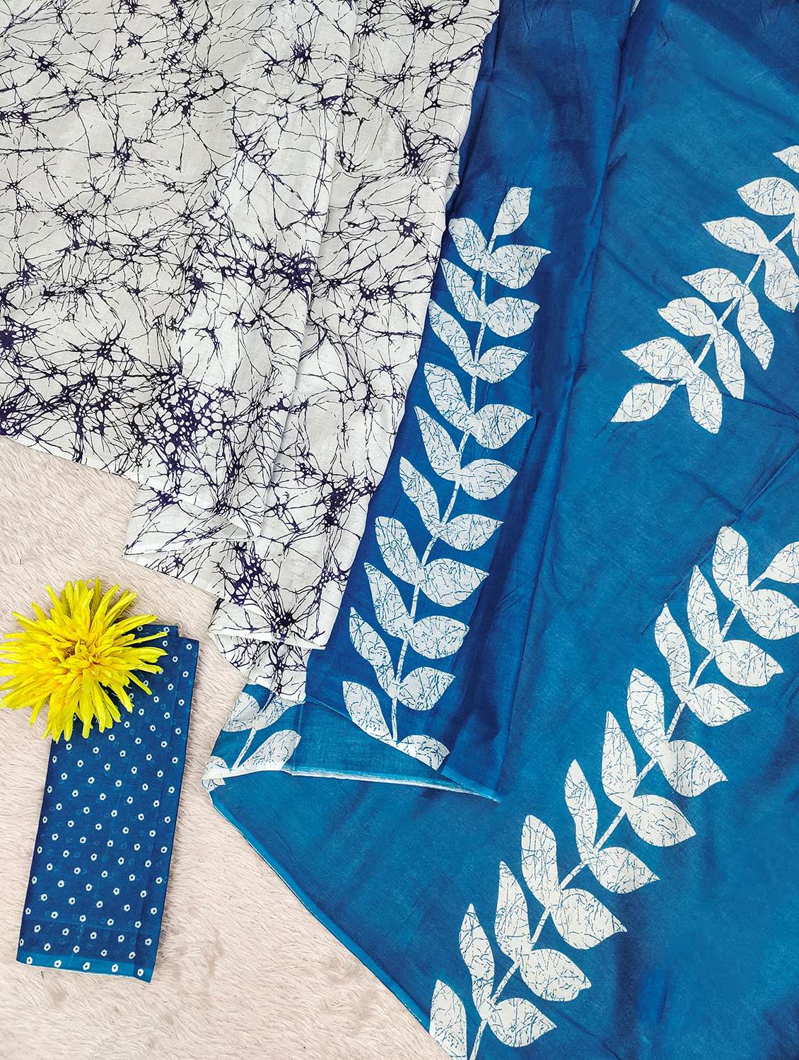 women blue printed saree with blouse - 21905335 -  Standard Image - 4