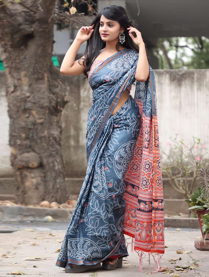 women printed casual wear saree with blouse - 21905351 -  Standard Image - 1