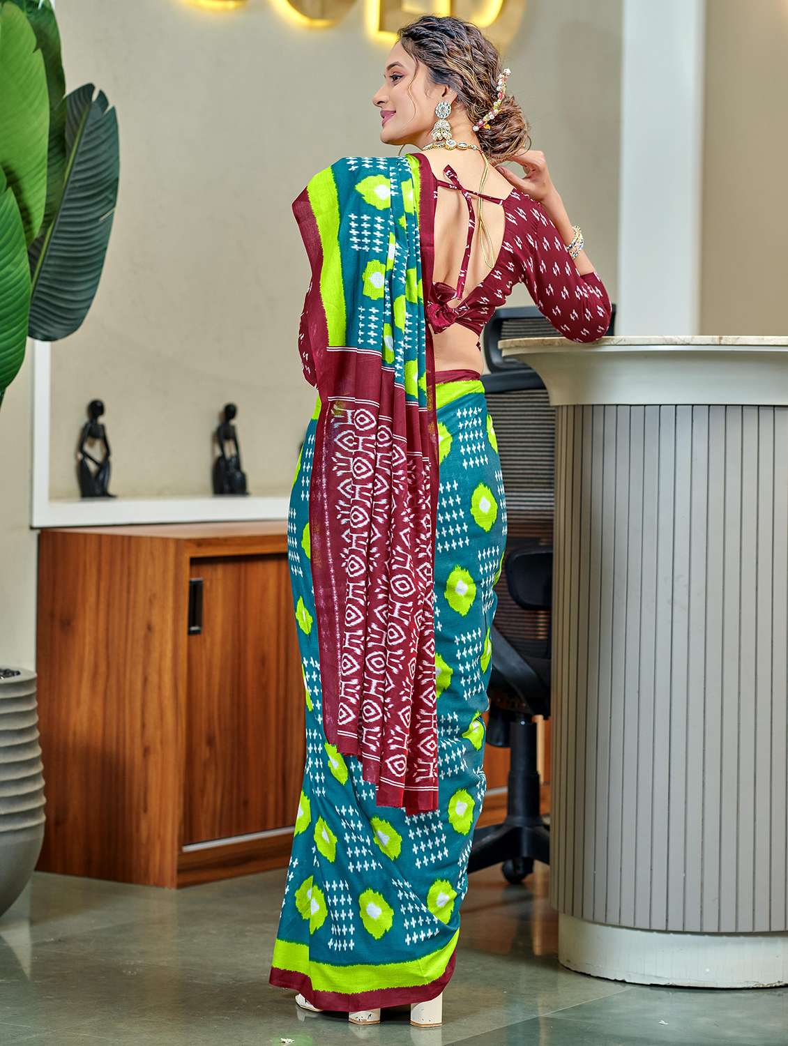 women ikat printed casual wear saree with blouse - 21905370 -  Standard Image - 1