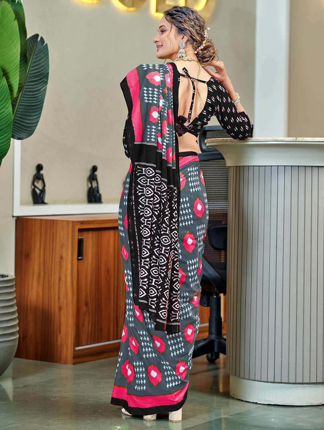 women ikat printed casual wear saree with blouse - 21905371 -  Standard Image - 1