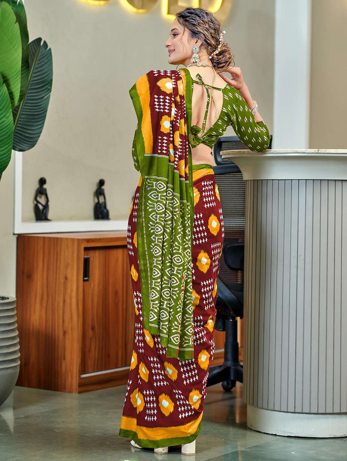 women ikat printed casual wear saree with blouse - 21905372 -  Standard Image - 1