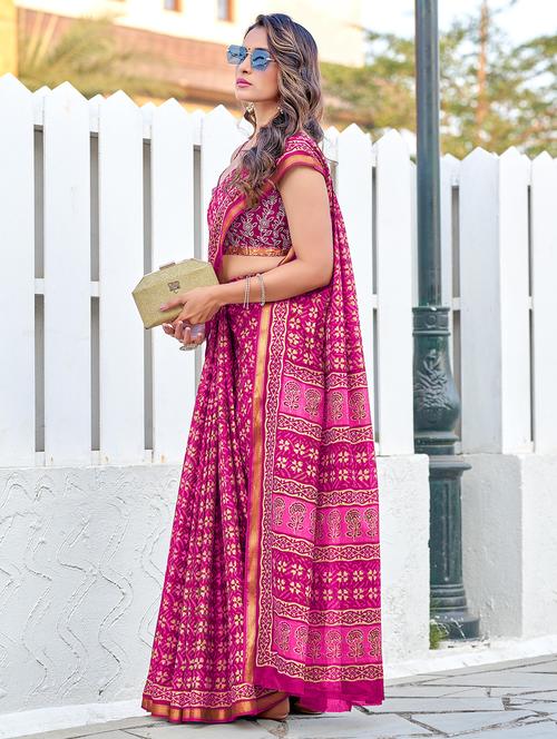 women printed casual wear saree with blouse - 21905373 - Standard Image - 0