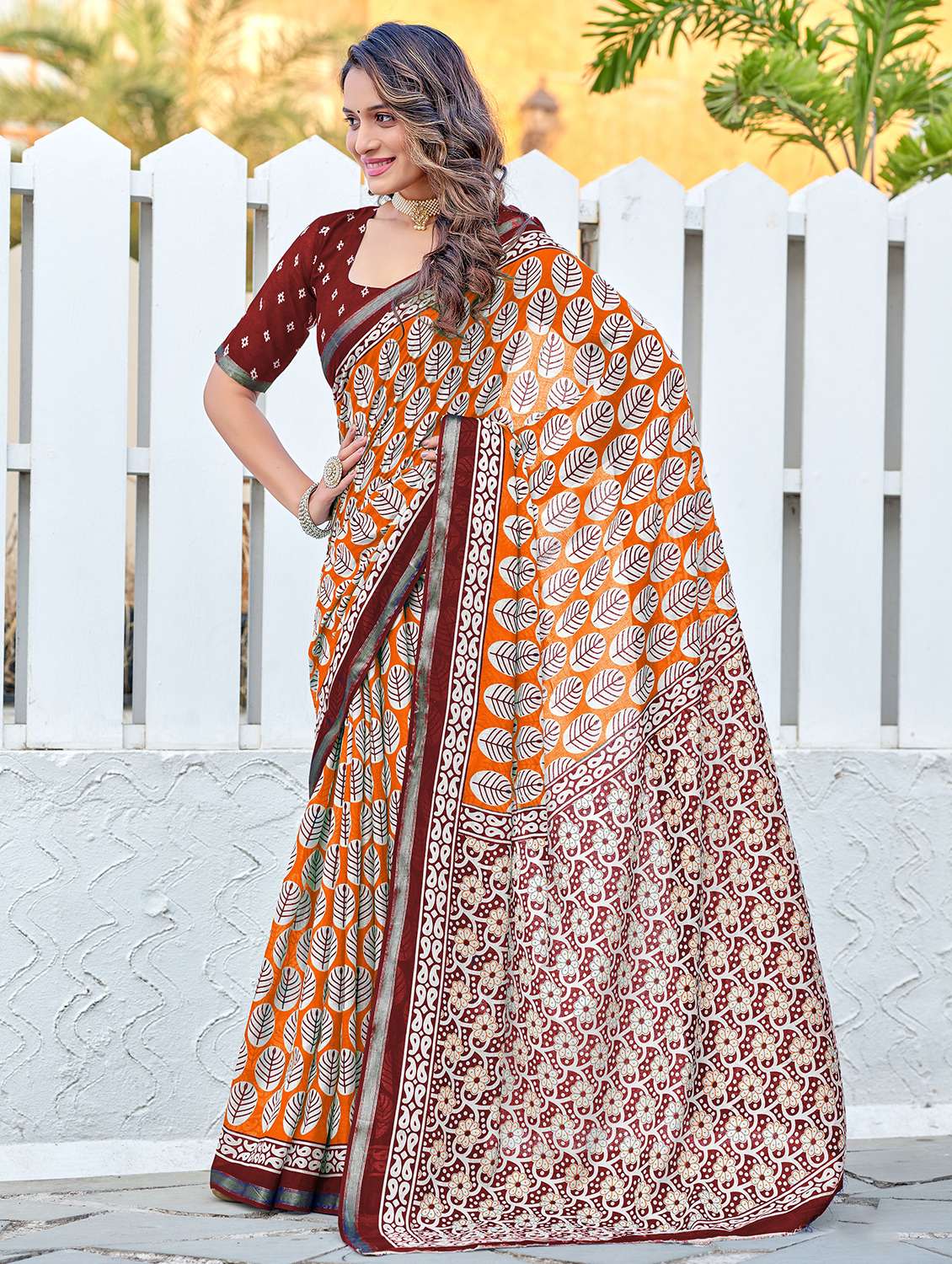 women printed casual wear saree with blouse - 21905375 - Zoom Image - 0