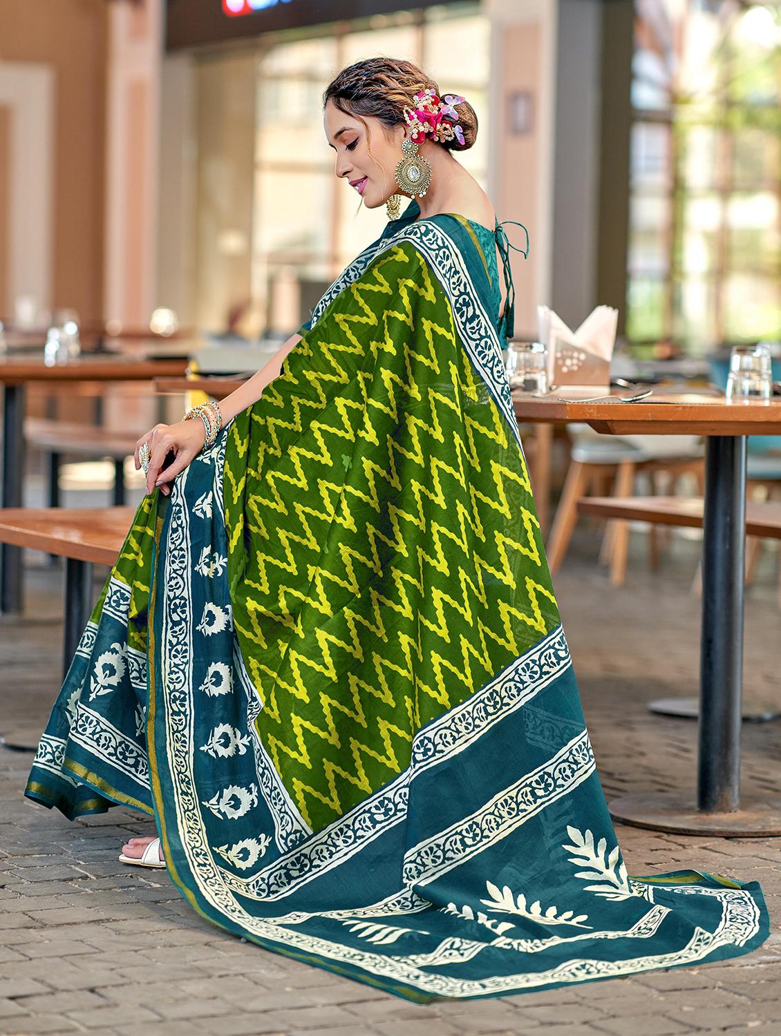 women printed casual wear saree with blouse - 21905390 - Standard Image - 1