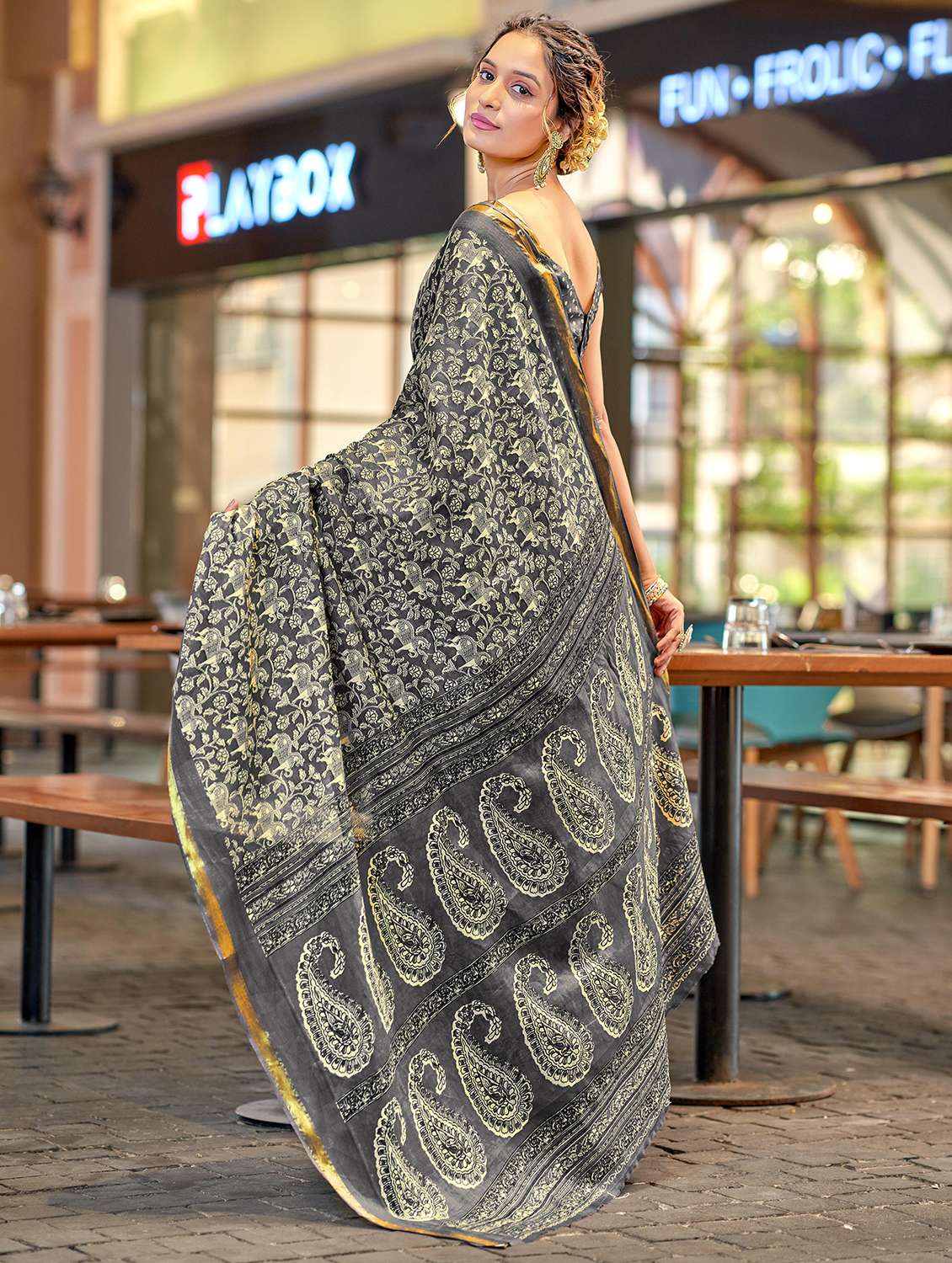 women printed casual wear saree with blouse - 21905398 -  Standard Image - 1