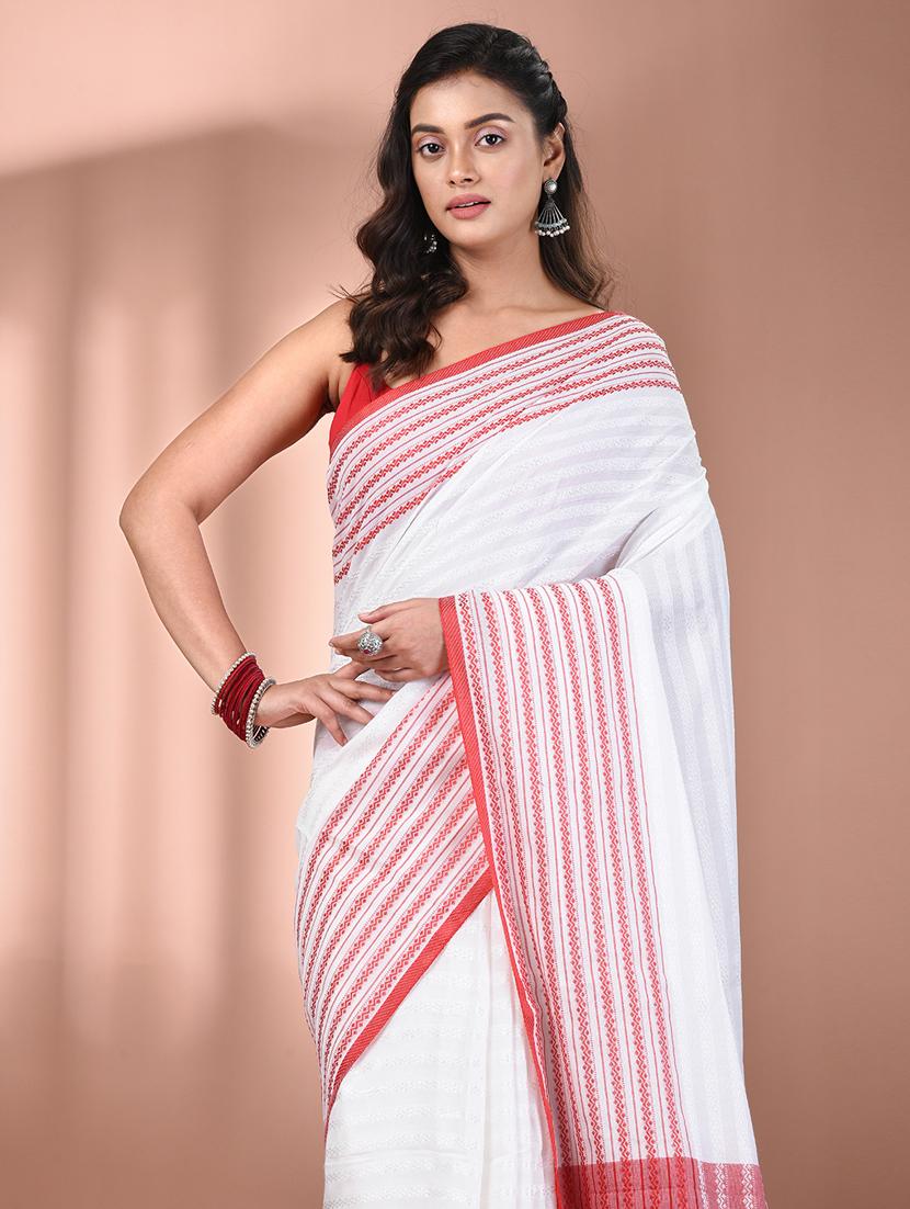 women white handloom saree with blouse - 21905526 - Standard Image - 4