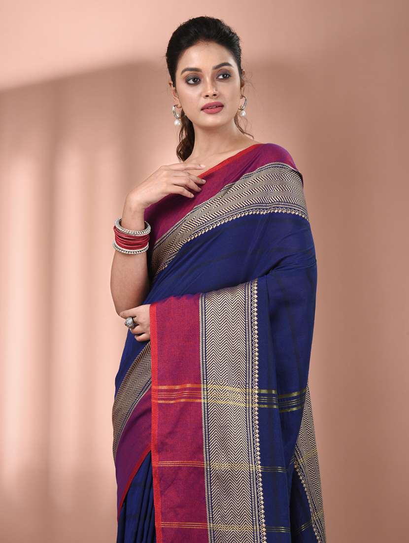 women striped handloom saree with blouse - 21905527 -  Standard Image - 4