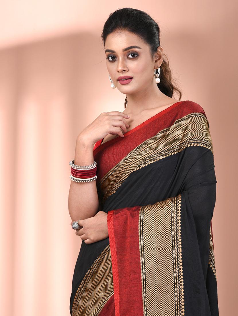 women striped handloom saree with blouse - 21905528 - Standard Image - 4