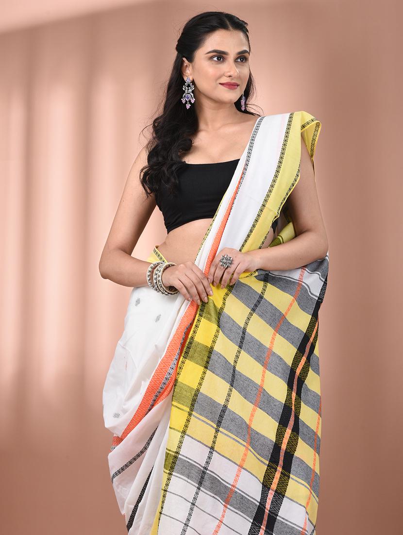 women white handloom saree with blouse - 21905537 - Standard Image - 4