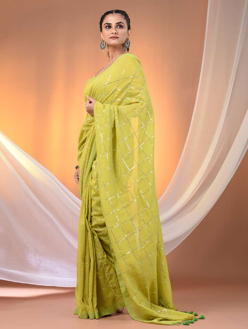 women checkered handloom saree with blouse - 21905580 - Standard Image - 1