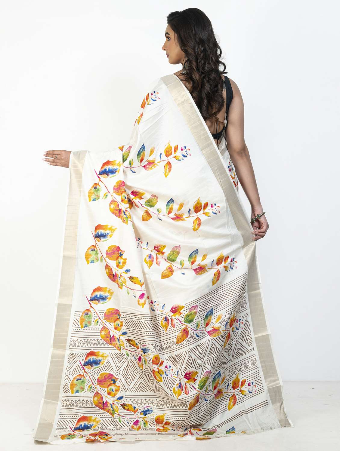 women printed casual wear saree with blouse - 21905649 -  Standard Image - 1