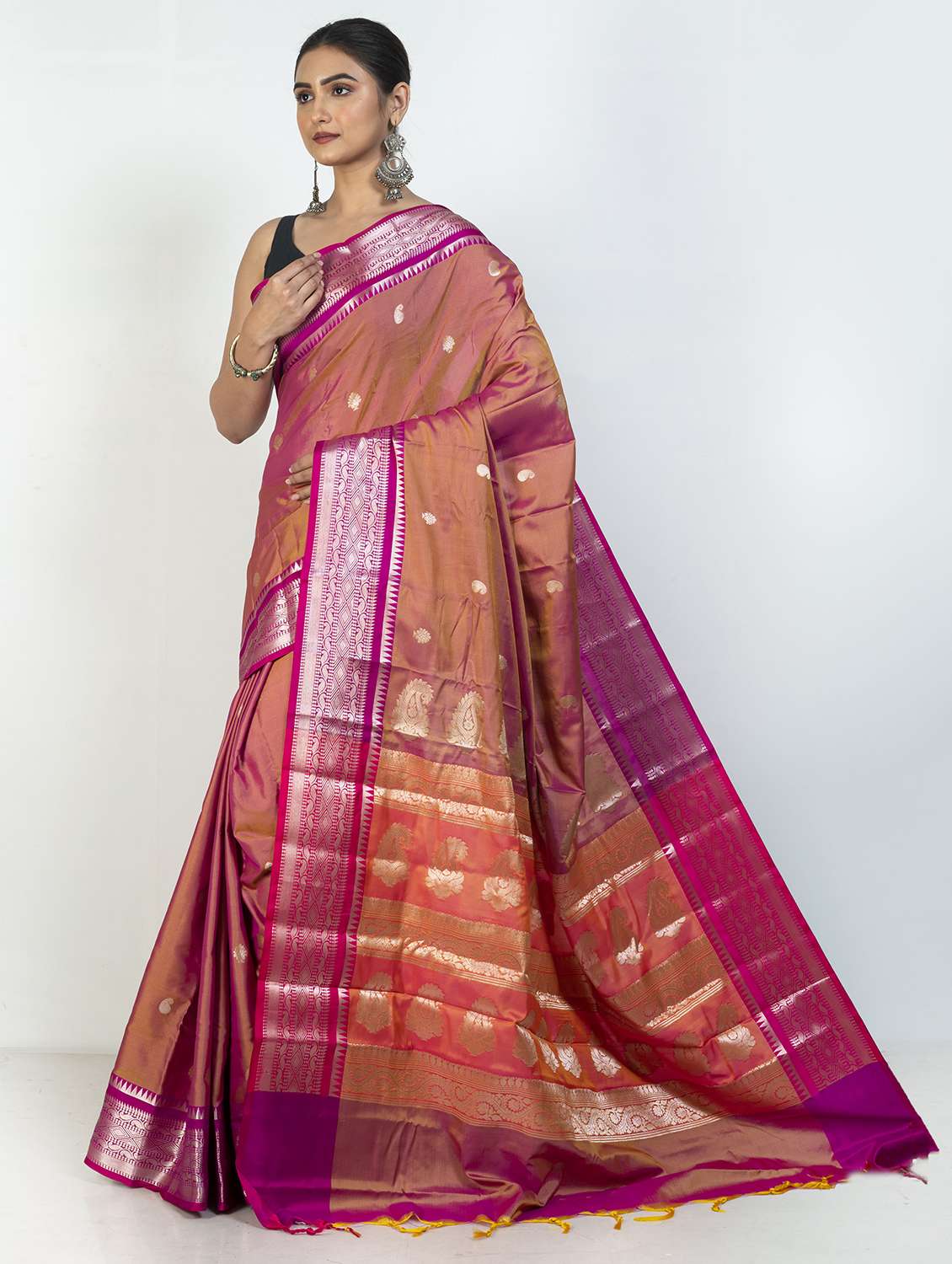 women self design bordered saree with blouse - 21905674 -  Standard Image - 1