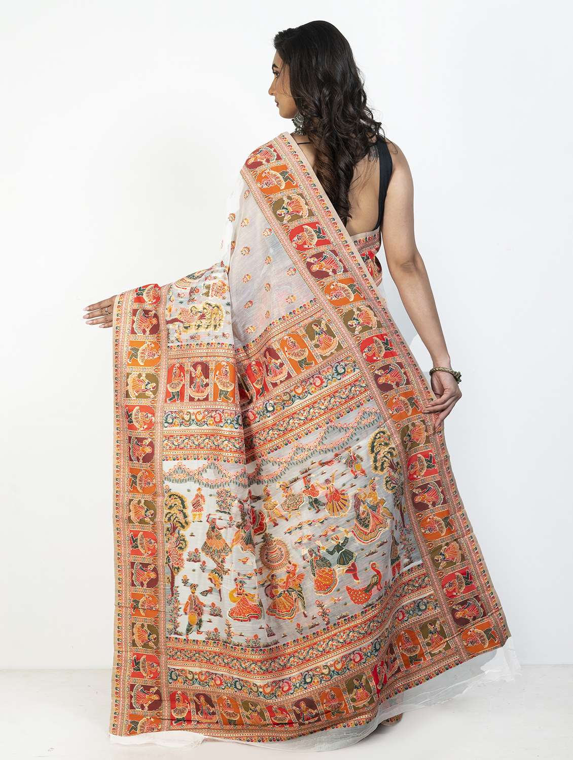 women self design bordered saree with blouse - 21905733 - Standard Image - 1