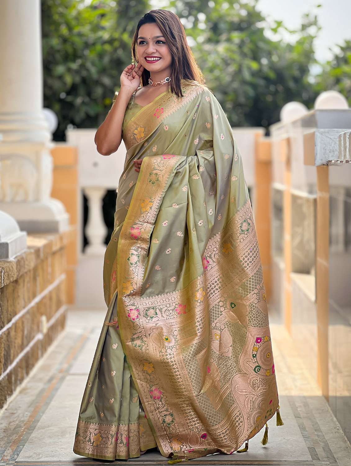 women self design banarasi saree with blouse - 21905762 -  Zoom Image - 0