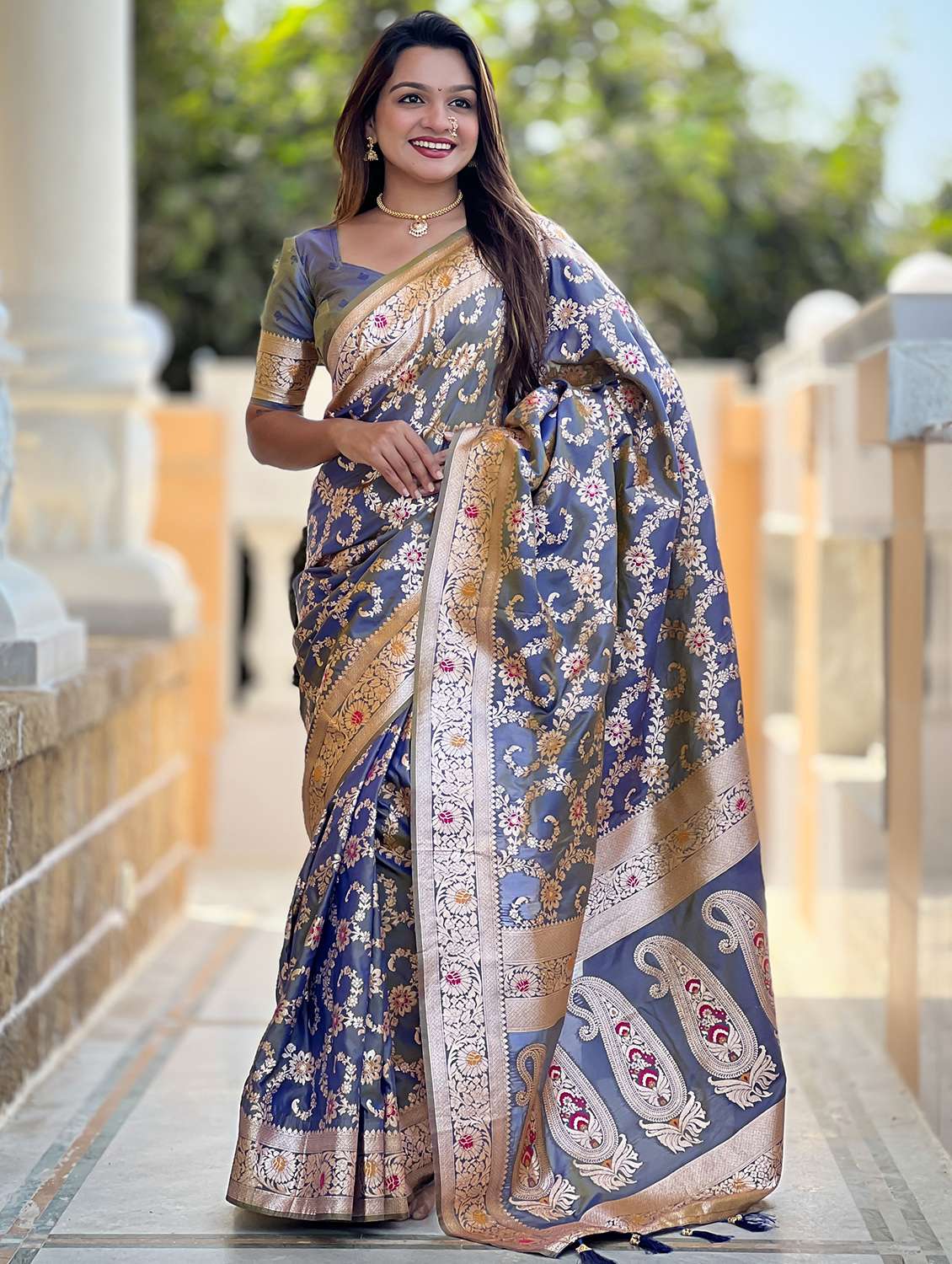 women self design banarasi saree with blouse