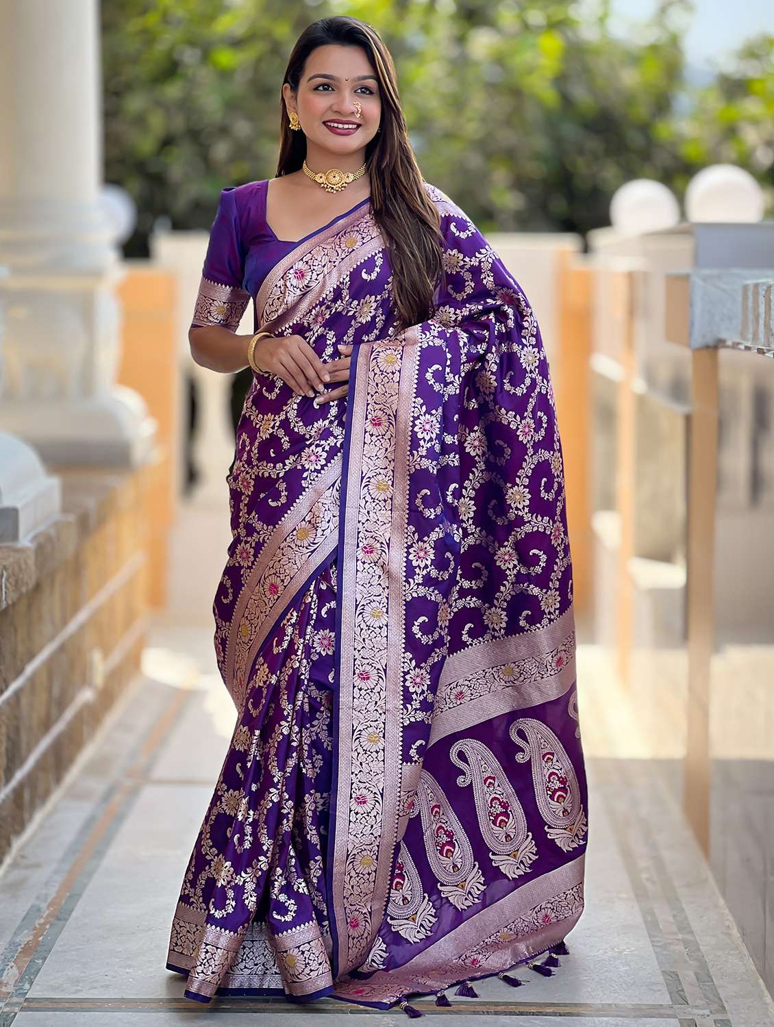 women self design banarasi saree with blouse