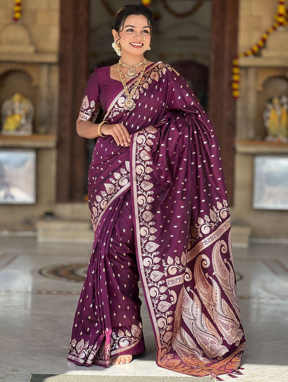 women self design banarasi saree with blouse