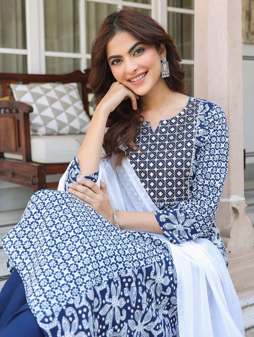 women three quarter sleeve kurta pant with dupatta set - 21906160 - Standard Image - 4