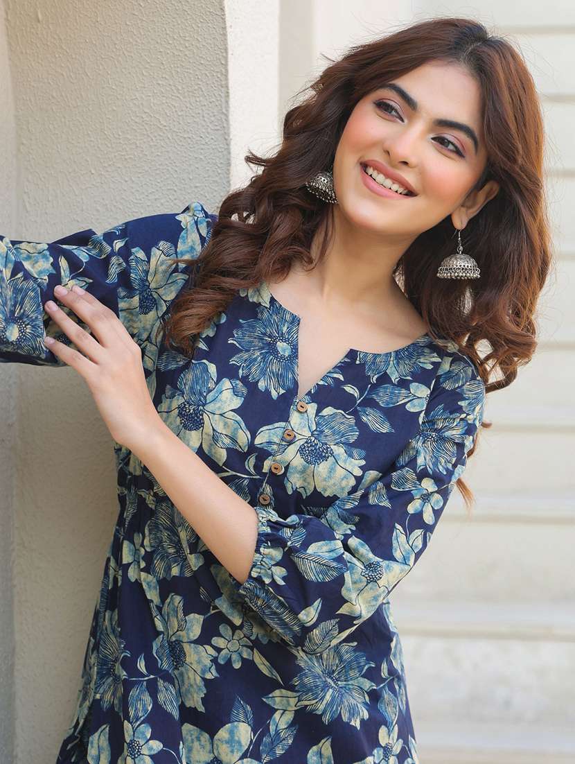 women blue floral printed kurta pant set - 21906167 - Standard Image - 4