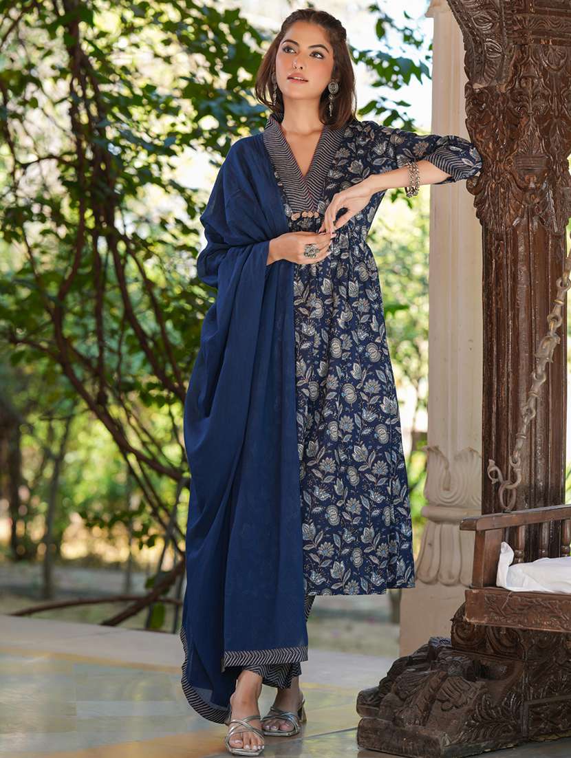 women three quarter sleeve kurta pant with dupatta set - 21906182 -  Standard Image - 1