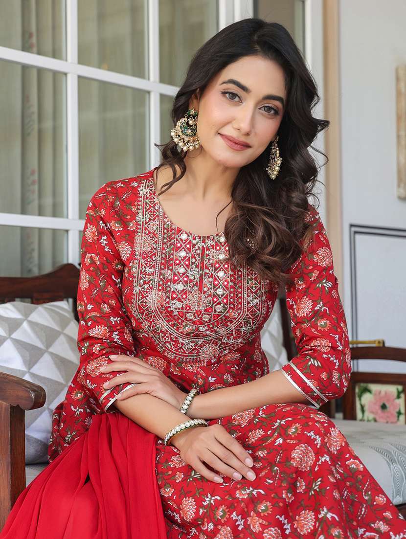 women three quarter sleeve kurta pant with dupatta set - 21906184 -  Standard Image - 4