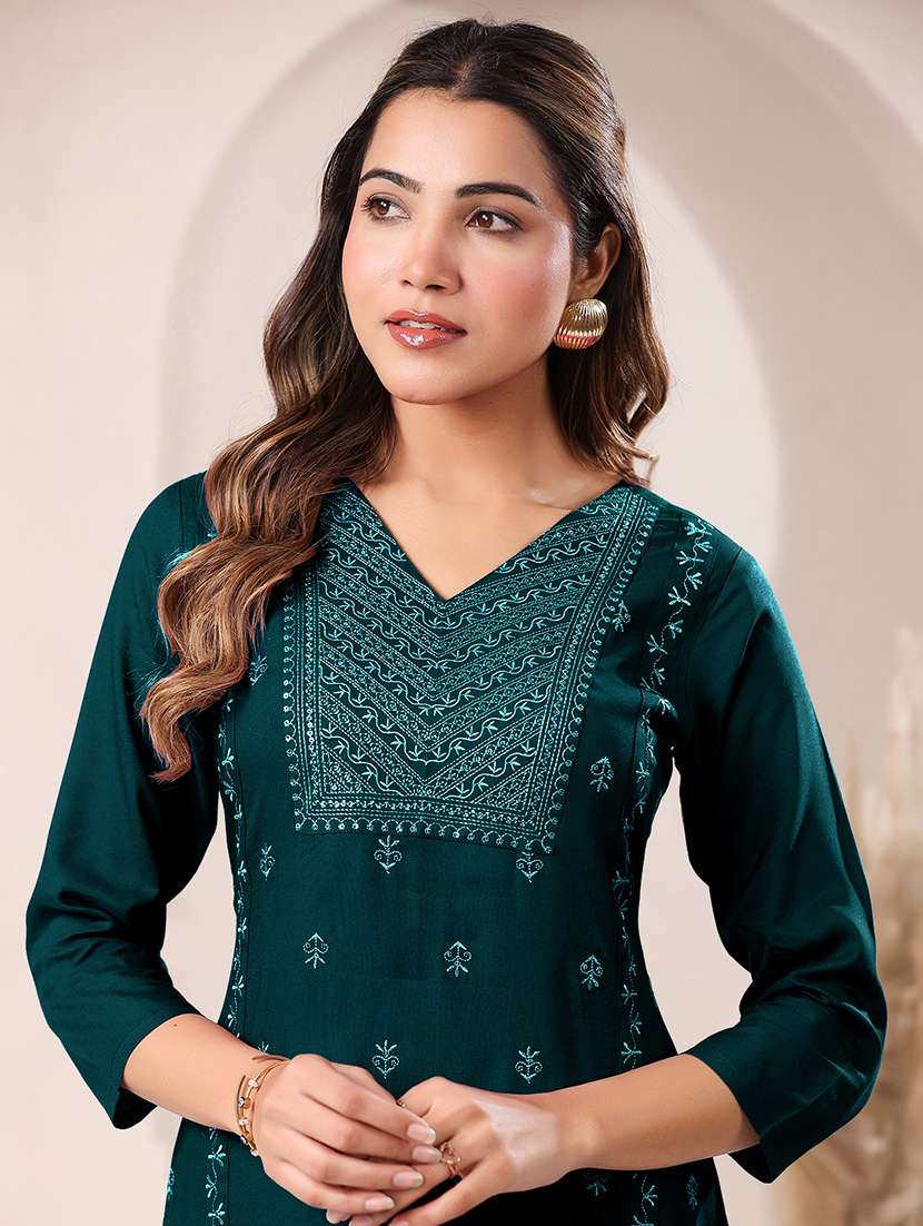 women three quarter sleeve straight kurta - 21906197 -  Standard Image - 4