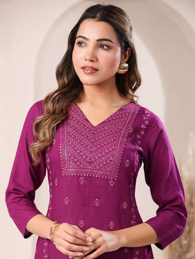women three quarter sleeve straight kurta - 21906198 -  Standard Image - 4