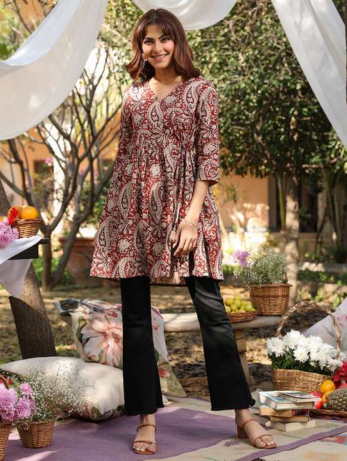 women maroon paisley printed a-line tunic