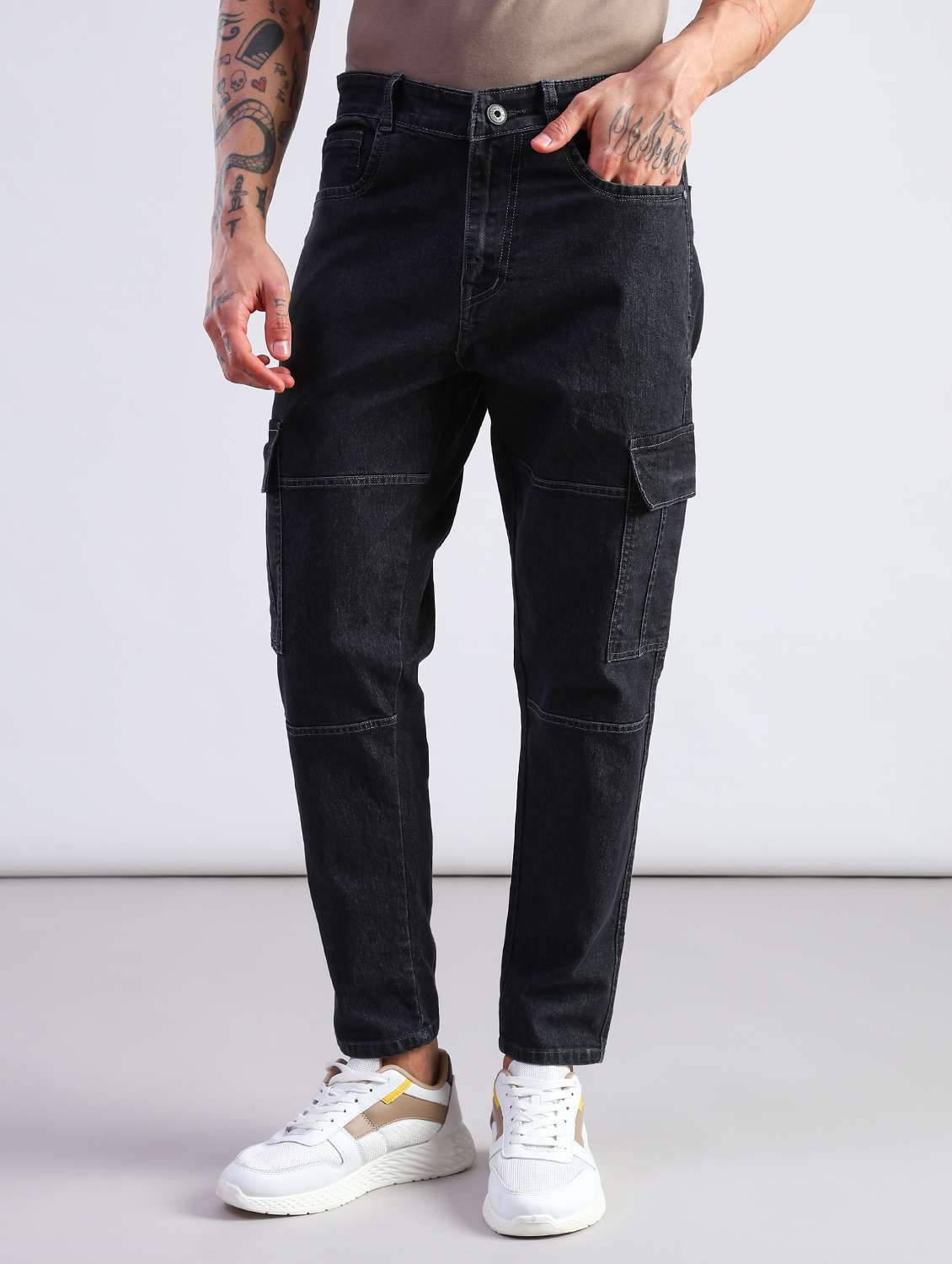 men solid mid rise regular fit cargo - 21906594 -  Standard Image - 1