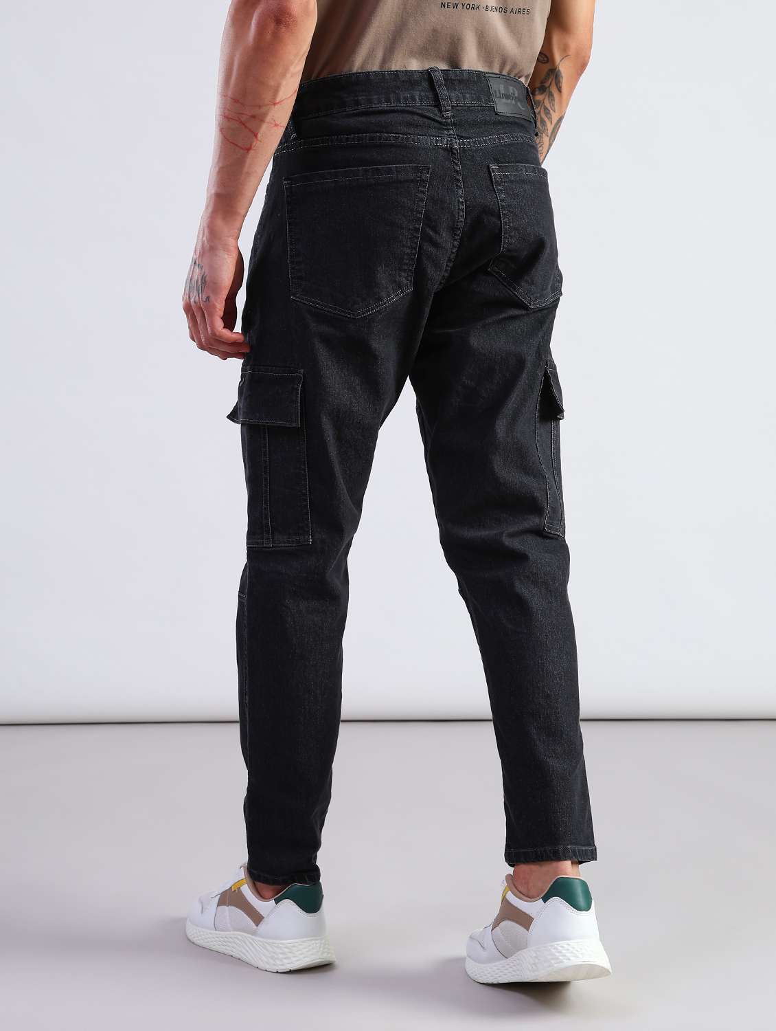 men solid mid rise regular fit cargo - 21906594 -  Standard Image - 4