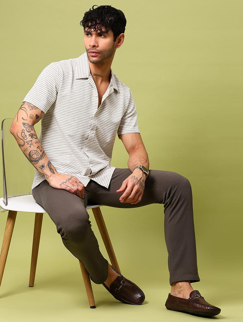 men solid mid rise straight fit chinos - 21906772 - Standard Image - 4