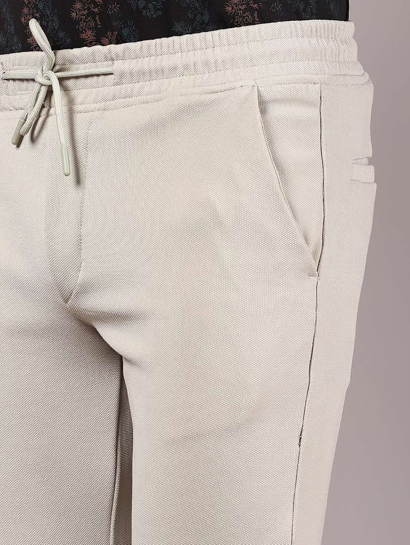 men solid md rise casual chinos  - 21906786 -  Standard Image - 4