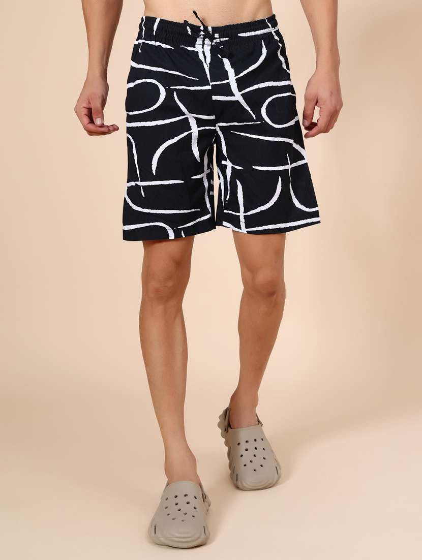 men printed mid rise regular fit shorts
