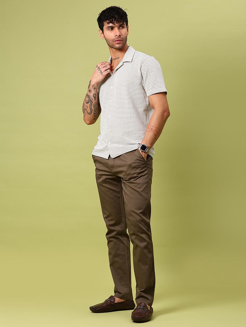 men solid mid rise slim fit chinos - 21906851 - Standard Image - 4