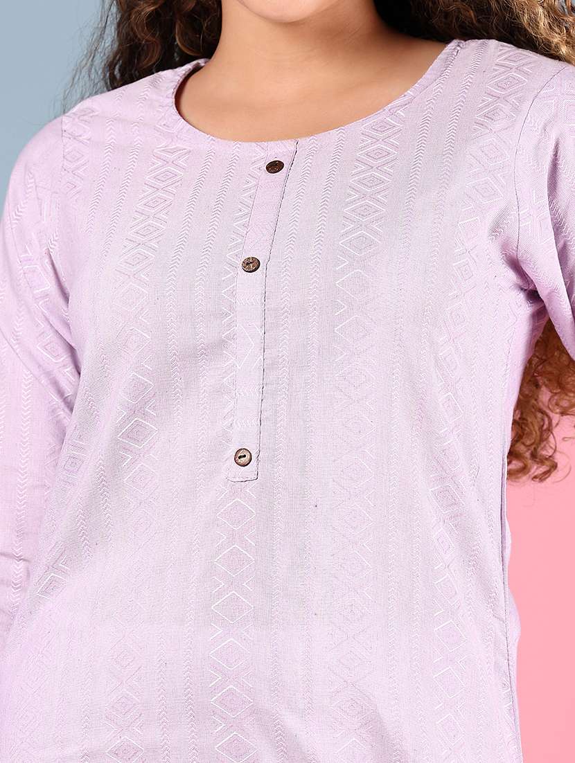 women three quarter sleeve straight kurta - 21907664 - Standard Image - 4