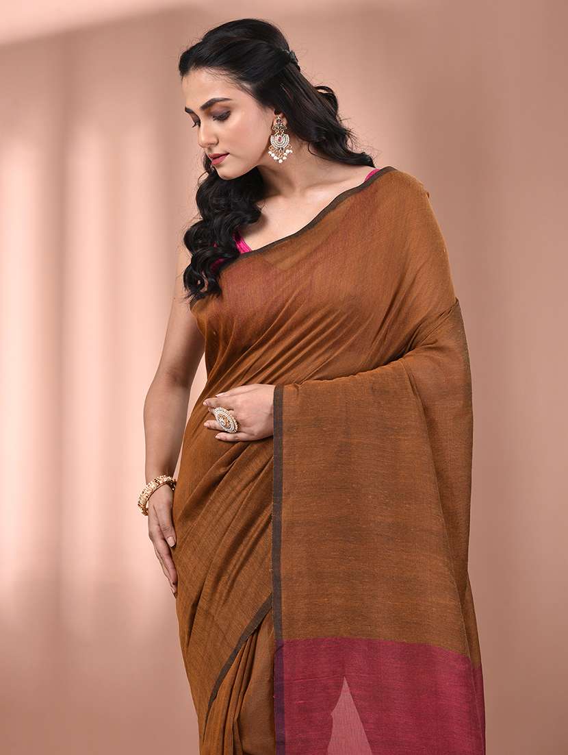 women solid handloom saree with blouse - 21908381 - Standard Image - 4