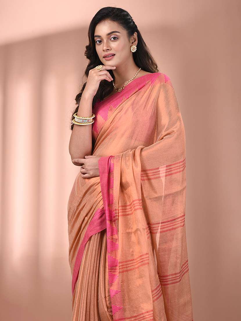 women solid with bordered handloom saree with blouse - 21908419 - Standard Image - 4