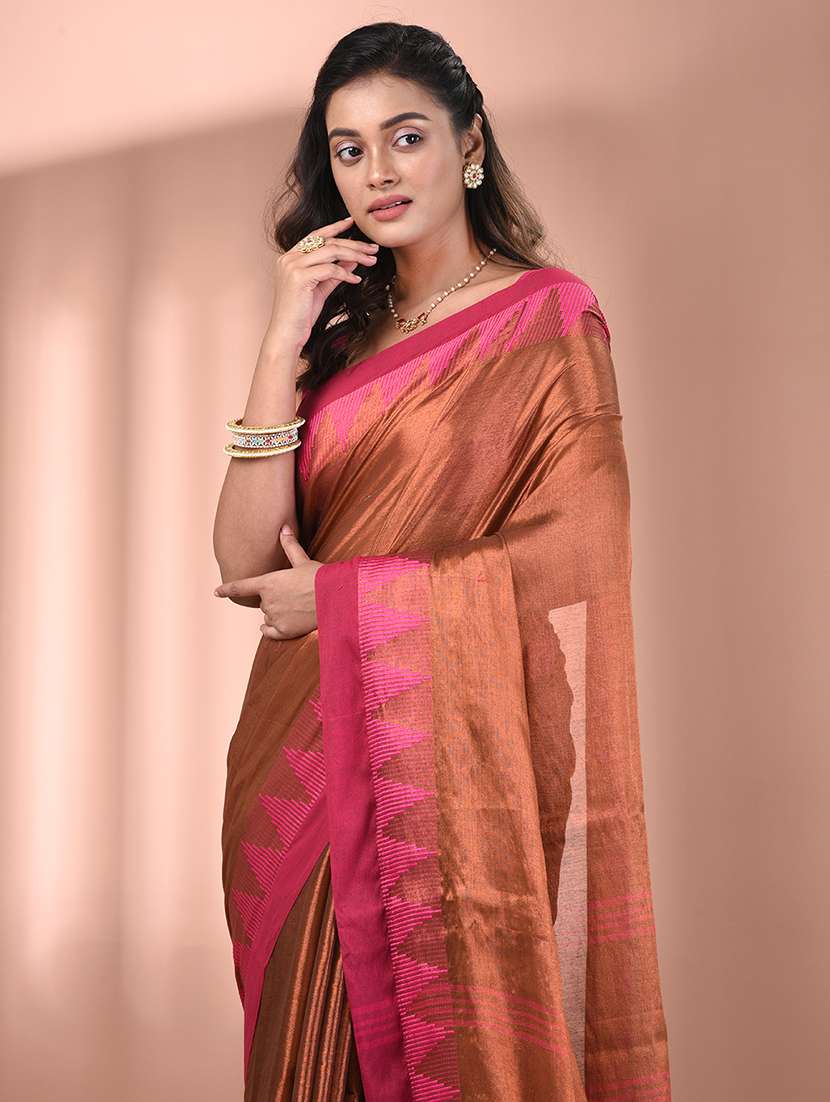 women solid with bordered handloom saree with blouse - 21908422 - Standard Image - 4
