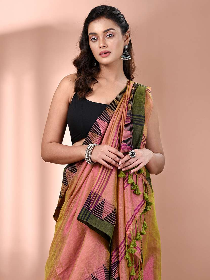 women solid with bordered handloom saree with blouse - 21908429 - Standard Image - 4