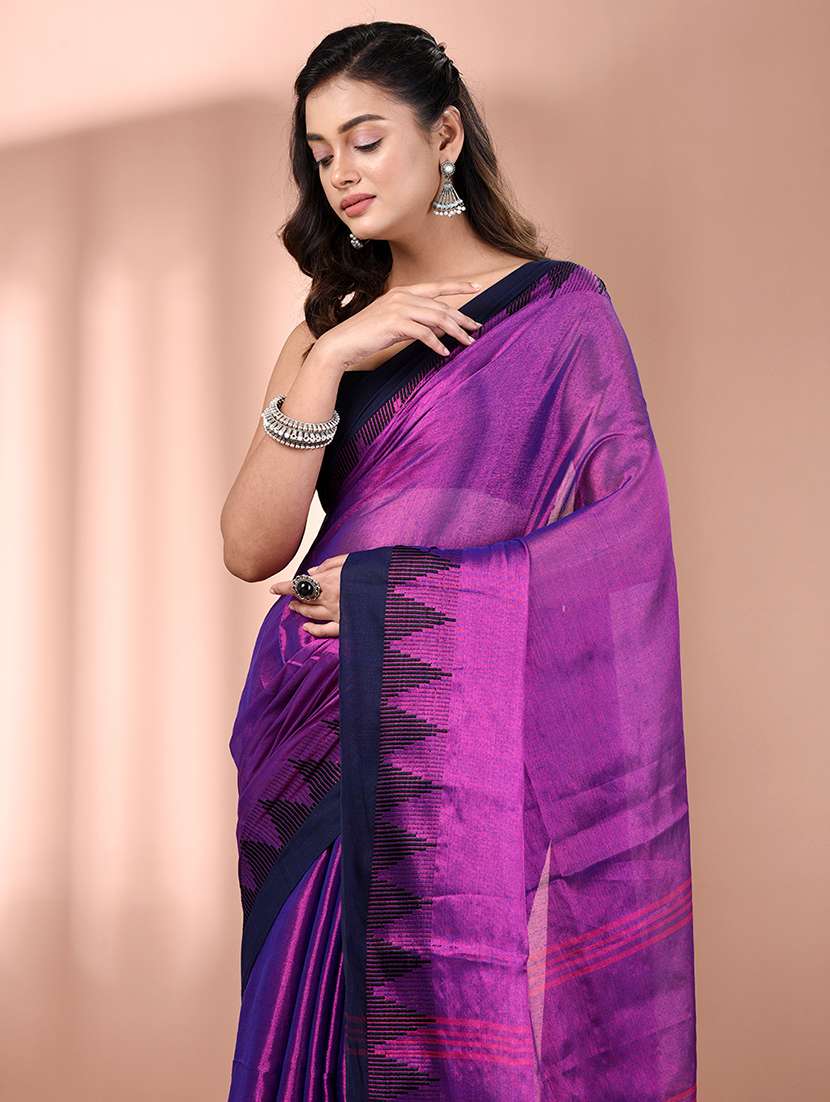 women solid with bordered handloom saree with blouse - 21908430 - Standard Image - 4