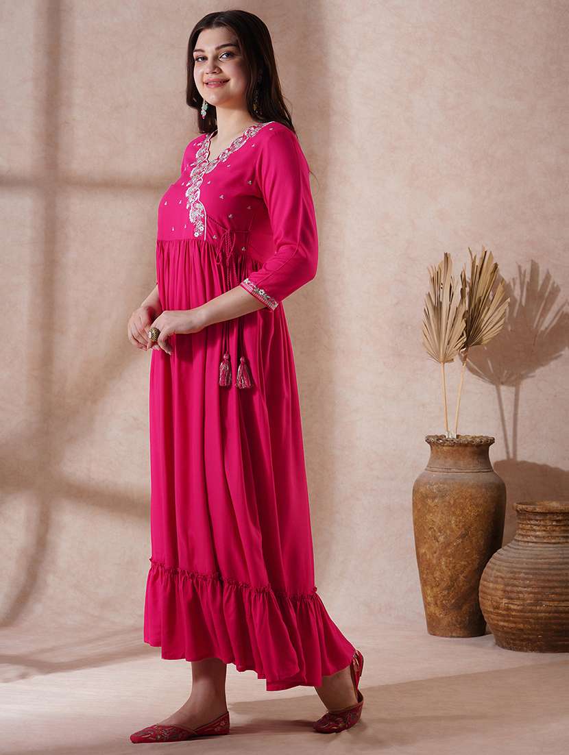 Globus Women Pink Embroidered Scalloped V Neck Tie Up Detail Tiered A Line Midi Festive Dress