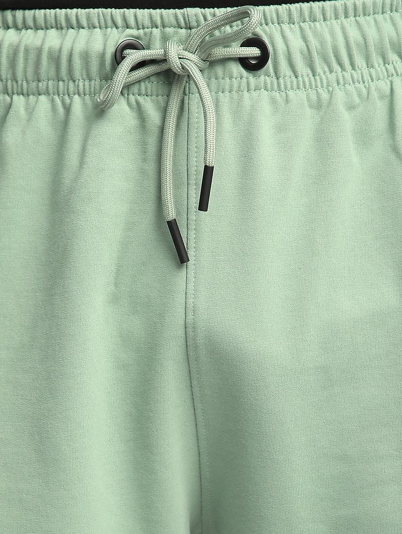 men solid mid rise regular fit shorts - 21908549 - Standard Image - 4