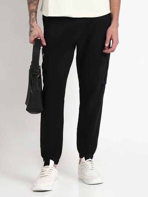 men solid mid rise relaxed fit jogger - 21908893 - Standard Image - 0
