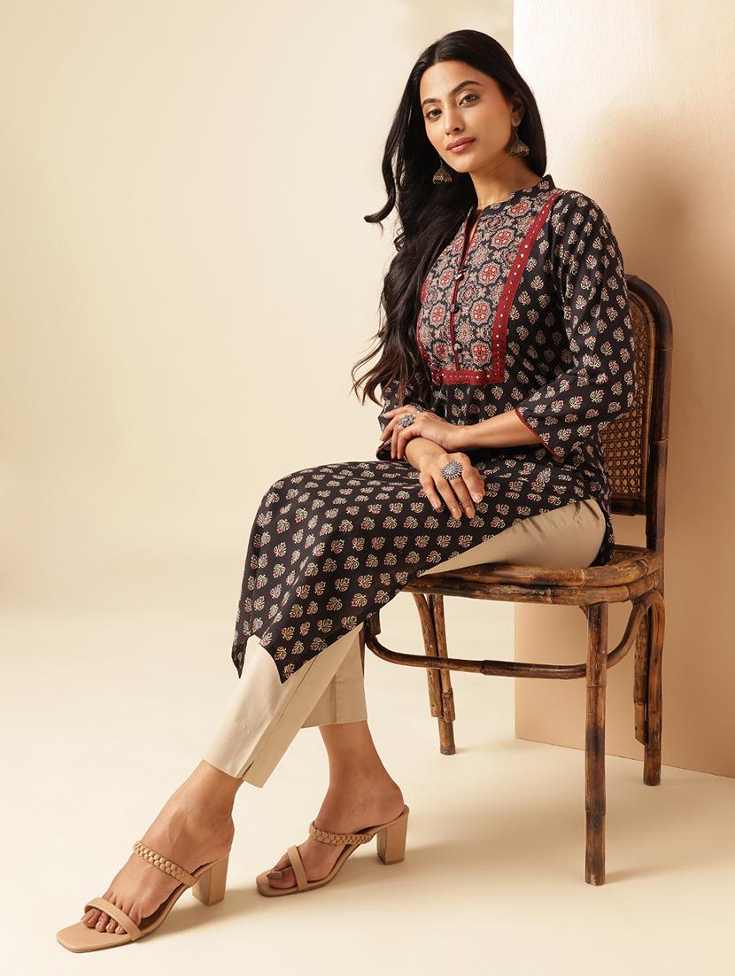 women three quarter sleeve straight kurta - 21909586 -  Standard Image - 1