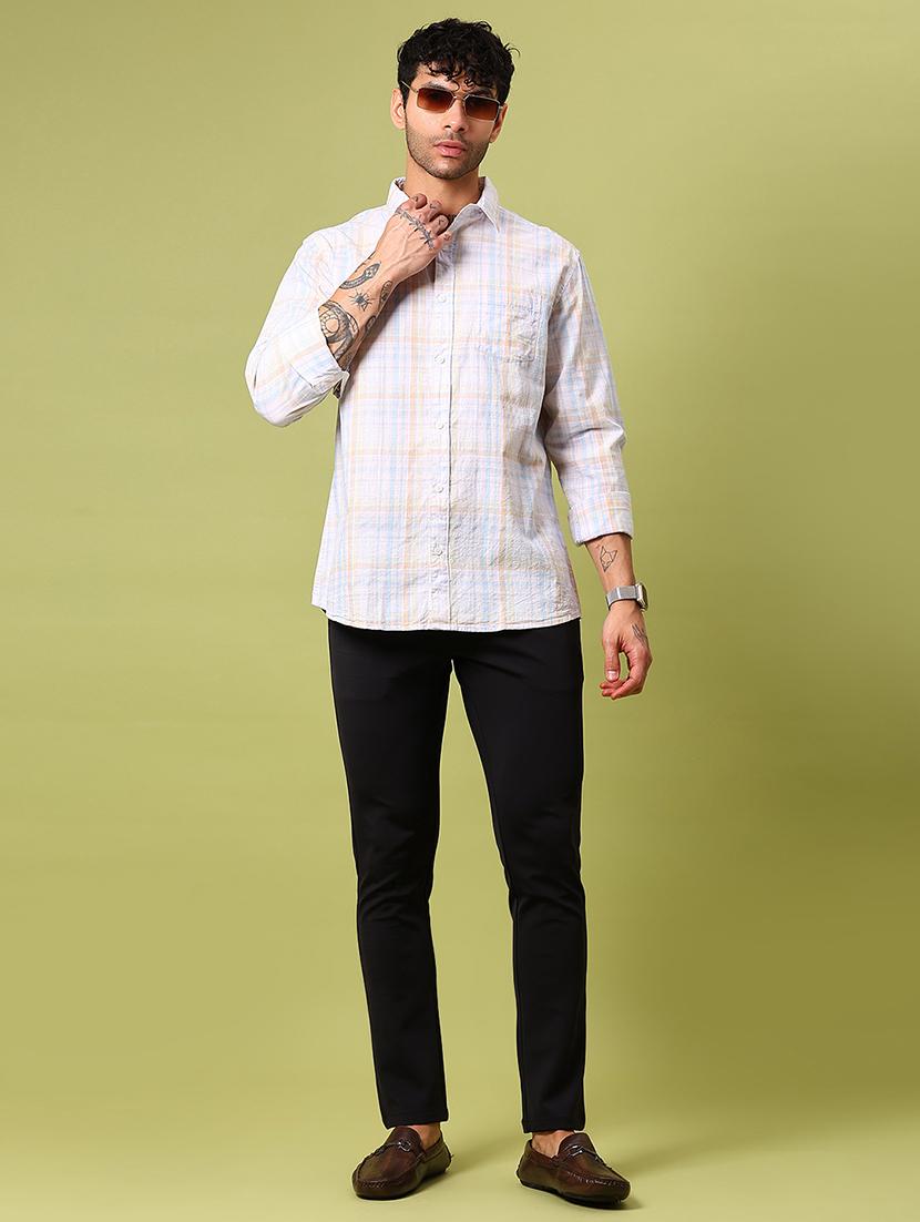 men solid mid rise slim fit chinos - 21909887 - Standard Image - 4