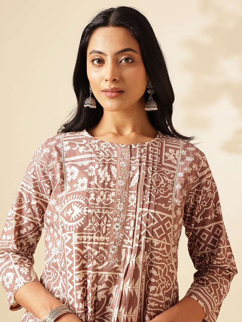 women three quarter sleeve kurta palazzo with dupatta set - 21909931 - Standard Image - 4