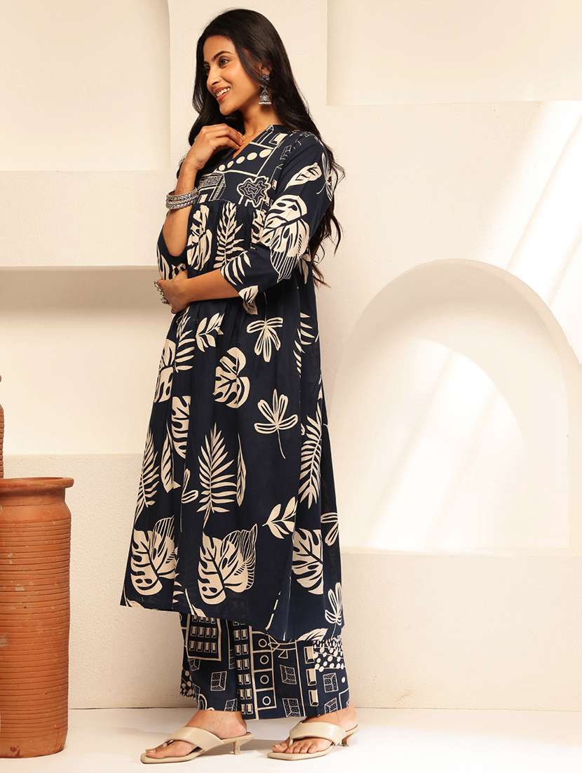 women three quarter sleeve kurta palazzo with dupatta set - 21909935 -  Standard Image - 1