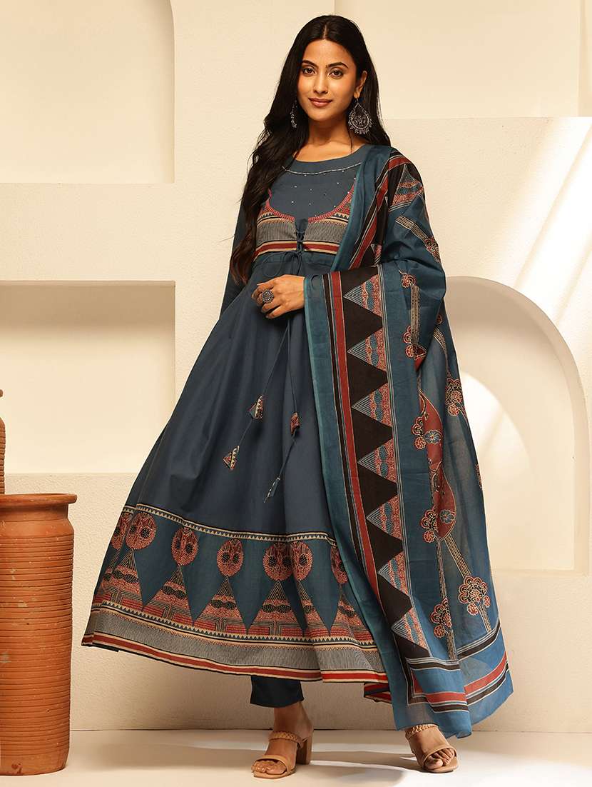 women three quarter sleeve anarkali kurta pant with dupatta set - 21909939 - Standard Image - 1